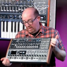 Nick Batt testa Arturia MiniBrute e MiniBrute 2